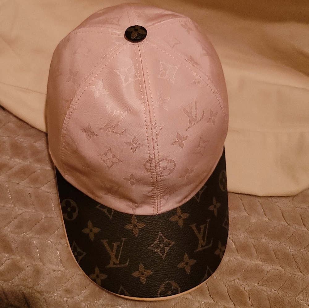 Louis Vuitton Wild at Heart Cap Pink Medium Size - Picture 8 of 16